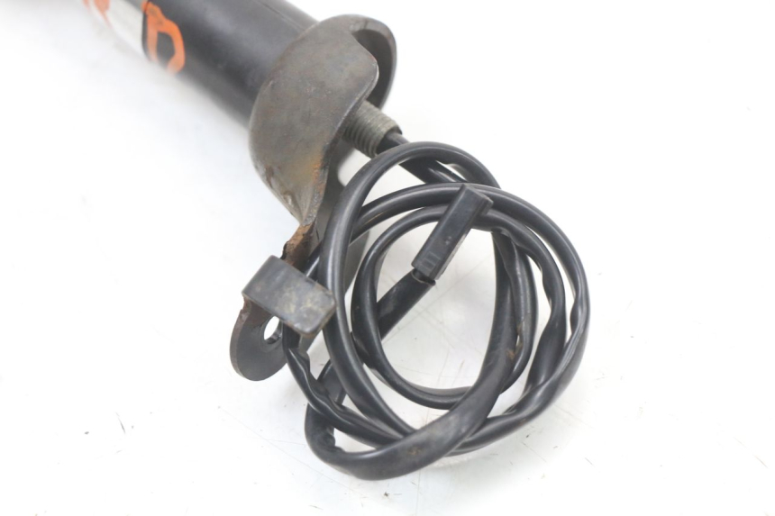 photo de REAR RIGHT TURN SIGNAL SUZUKI VL INTRUDER 125 (2004 - 2007) - Fixing points details