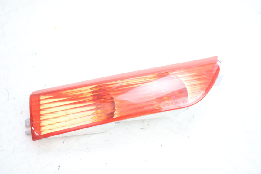 photo de REAR RIGHT TURN SIGNAL PIAGGIO X8 STREET 125 (2006 - 2007) - Main view