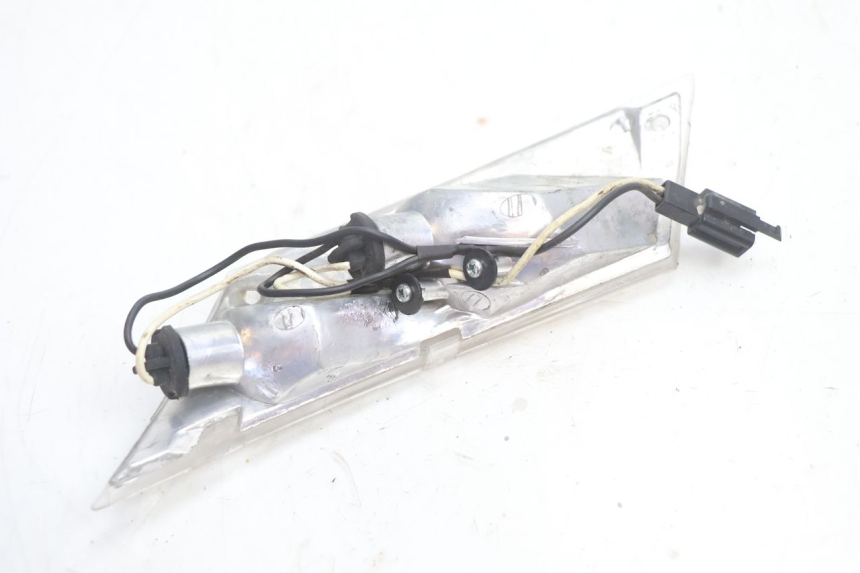 photo de RIGHT REAR TURN SIGNAL PIAGGIO ZIP 2T 50 (2009 - 2019) - Fixing points details