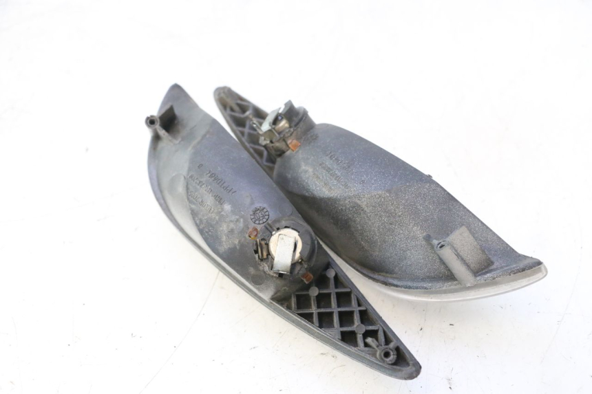photo de REAR TURN SIGNAL PEUGEOT ELYSTAR 50 (2002 - 2014) - Alternative perspective
