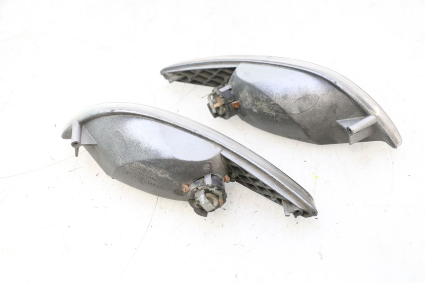 photo de REAR TURN SIGNAL PEUGEOT ELYSTAR 50 (2002 - 2014) - Fixing points details