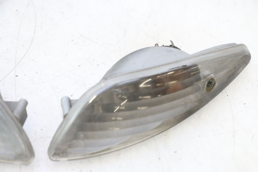 photo de REAR TURN SIGNAL PEUGEOT ELYSTAR 50 (2002 - 2014) - Surface and material condition