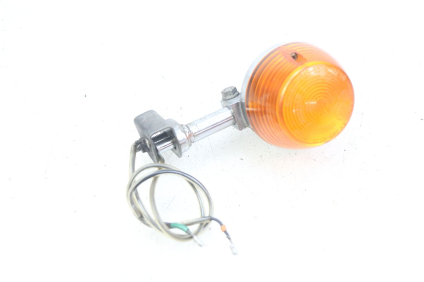 photo de LEFT REAR TURN SIGNAL HONDA CM 125 (1983 - 2003) - Alternative perspective