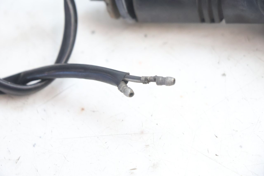 photo de REAR LEFT TURN SIGNAL SUZUKI DR S 600 (1985 - 1989) - Fixing points details