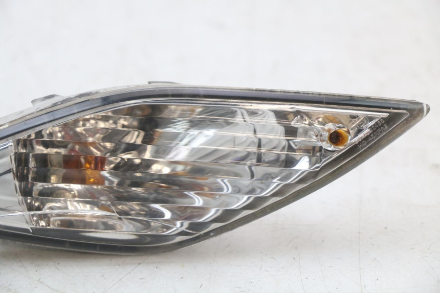 photo de REAR LEFT TURN SIGNAL SYM FIDDLE 3 III 50 (2014 - 2020) - Zoom on usage condition