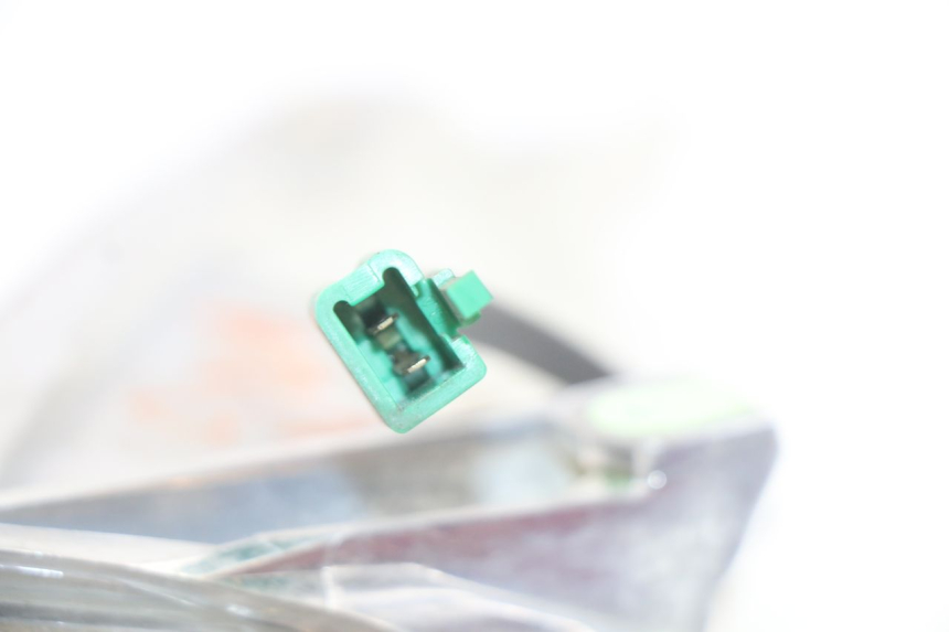 photo de REAR LEFT TURN SIGNAL PEUGEOT GEOPOLIS RS 125 (2007 - 2009) - Fixing points details