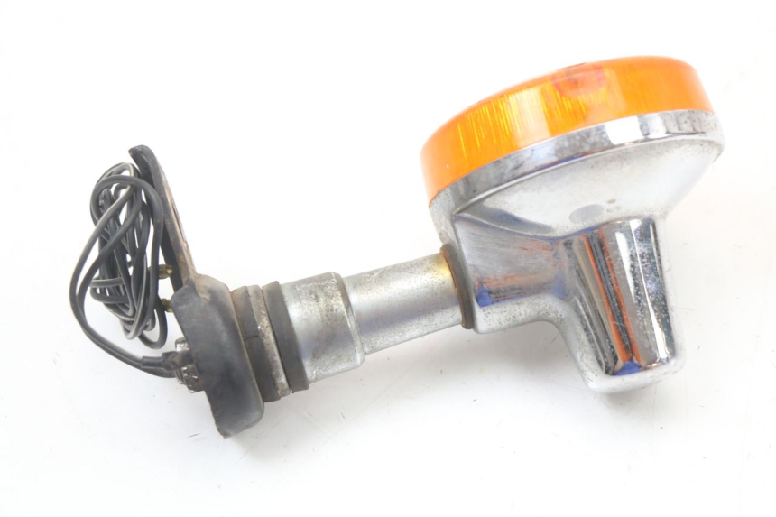photo de REAR LEFT TURN SIGNAL SUZUKI GN 125 (1997 - 2000) - Alternative perspective