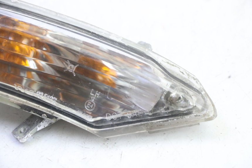 photo de REAR LEFT TURN SIGNAL KYMCO GRAND DINK 125 (2008 - 2014) - Zoom on usage condition