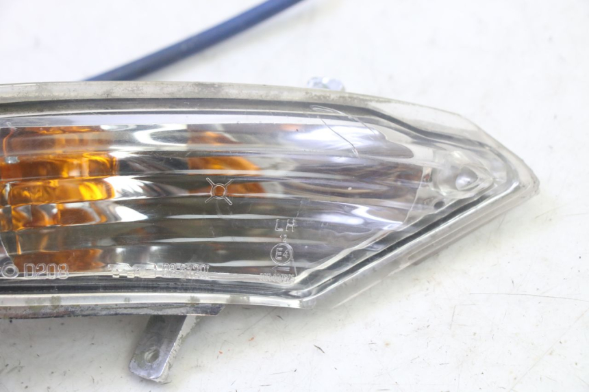 photo de REAR LEFT TURN SIGNAL KYMCO GRAND DINK 125 (2002 - 2007) - Zoom on usage condition