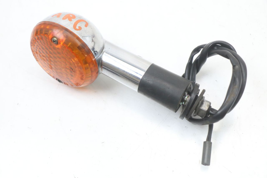 photo de REAR LEFT TURN SIGNAL SUZUKI GZ MARAUDER 125 (1998 - 2004) - Zoom on usage condition