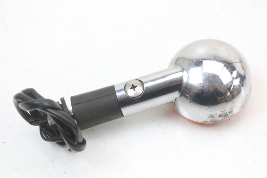 photo de REAR LEFT TURN SIGNAL SUZUKI GZ MARAUDER 125 (1998 - 2004) - Technical close-up