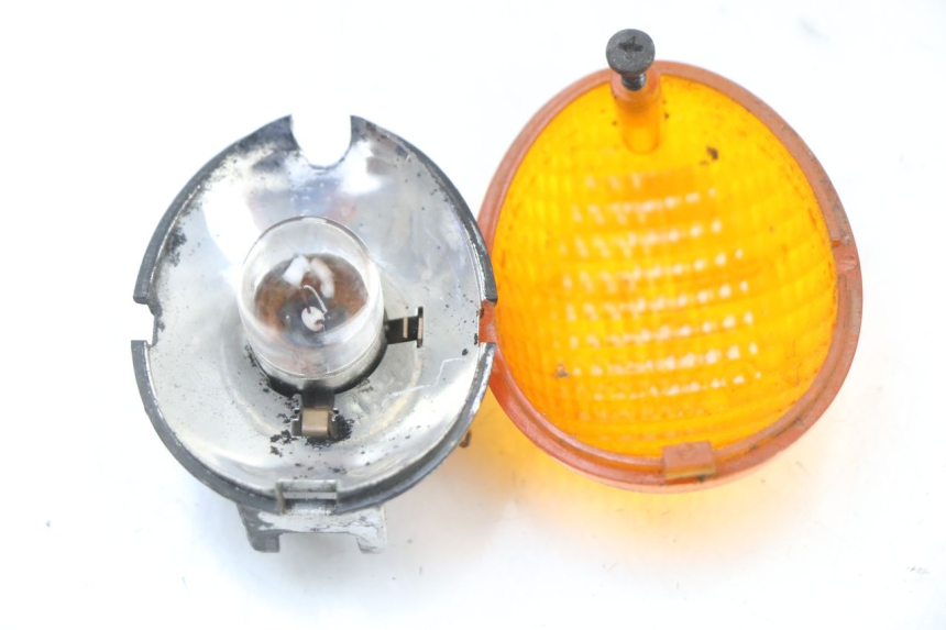 photo de REAR LEFT TURN SIGNAL RENAULT KOURANOS 125 (2001 - 2004) - Alternative perspective