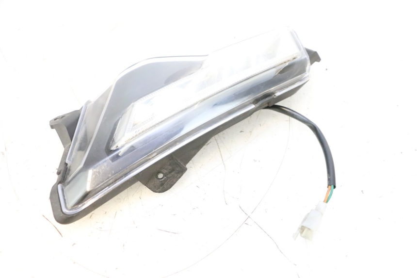 photo de REAR LEFT TURN SIGNAL EFUN PUSA 1 - Technical close-up