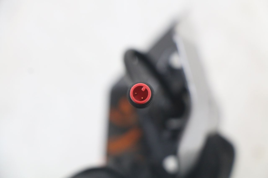 photo de REAR LEFT TURN SIGNAL DUALTRON TOGO PLUS 1 - Fixing points details