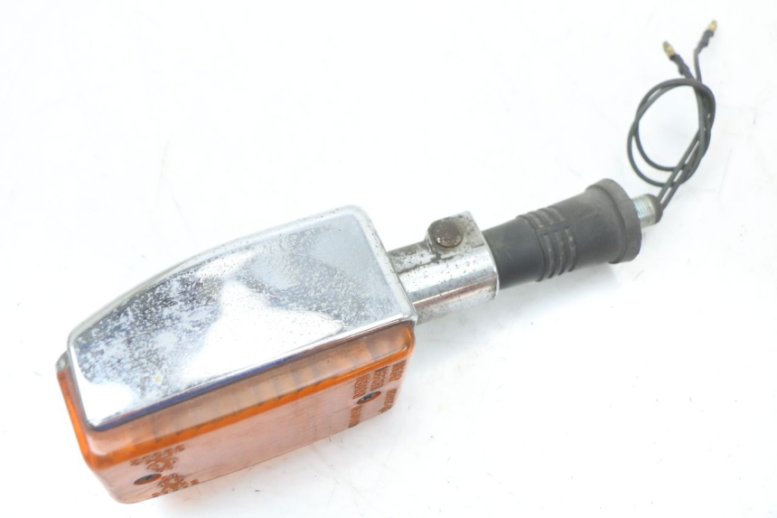 photo de REAR LEFT TURN SIGNAL YAMAHA XJ F 900 (1983 - 1994) - Alternative perspective
