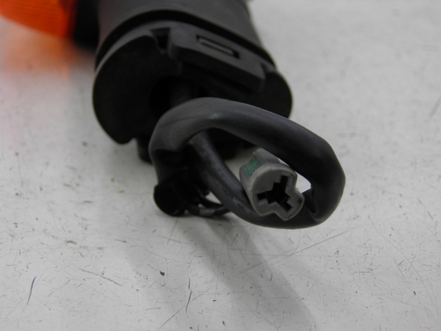 photo de REAR LEFT TURN SIGNAL YAMAHA TDM 900 (2004 - 2006) - Alternative perspective