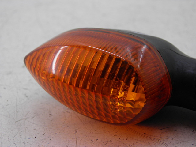 photo de REAR LEFT TURN SIGNAL YAMAHA TDM 900 (2004 - 2006) - Technical close-up
