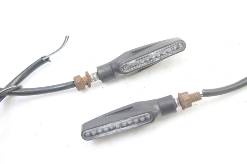 photo de REAR TURN SIGNAL SUZUKI GSR 750 (2011 - 2017) - Alternative perspective