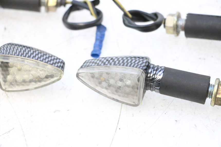 photo de REAR TURN SIGNAL PEUGEOT LUDIX SNAKE 2T 50 (2004 - 2014) - Surface and material condition