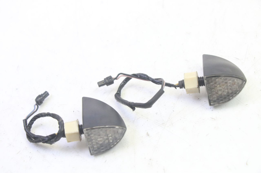 photo de REAR TURN SIGNAL PIAGGIO MP3 RL 250 (2006 - 2010) - Alternative perspective