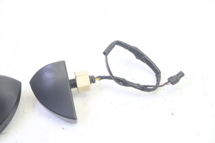 photo de REAR TURN SIGNAL PIAGGIO MP3 RL 250 (2006 - 2010) - Fixing points details