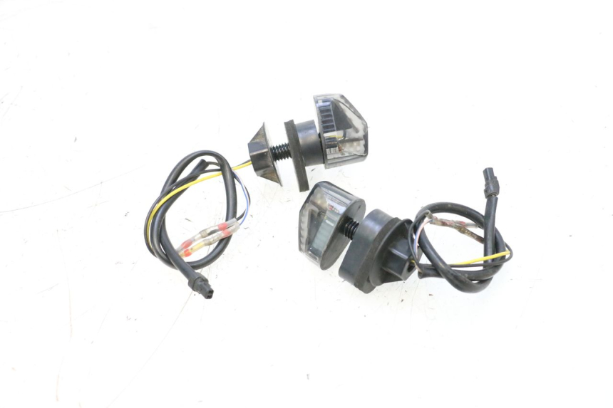 photo de REAR TURN SIGNAL PIAGGIO MP3 RL 250 (2006 - 2010) - Product overview