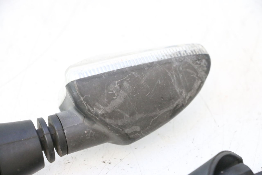 photo de REAR TURN SIGNAL PIAGGIO MP3 500 (2016 - 2018) - Distinctive features