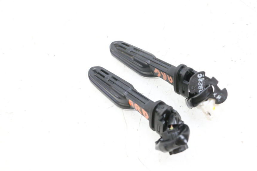 photo de REAR TURN SIGNAL YAMAHA NEO'S CORE 1 (2022 - 2026) - Zoom on usage condition