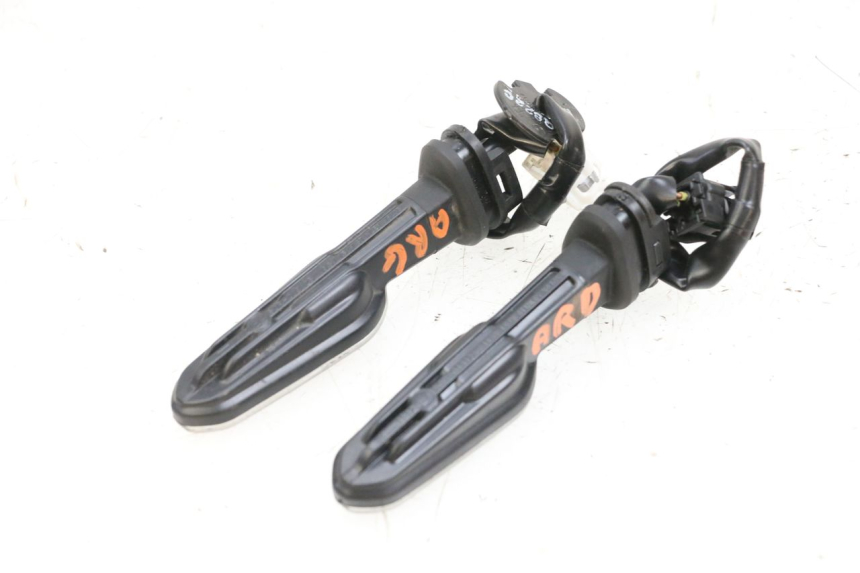 photo de REAR TURN SIGNAL YAMAHA NEO'S CORE 1 (2022 - 2026) - Alternative perspective