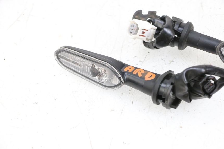 photo de REAR TURN SIGNAL YAMAHA NEO'S CORE 1 (2022 - 2026) - Fixing points details