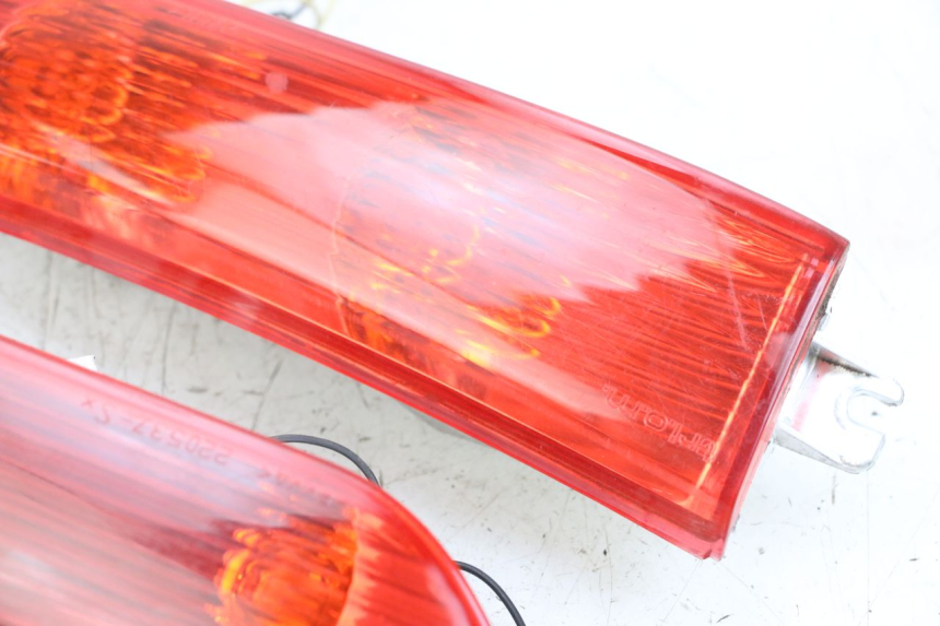 photo de REAR TURN SIGNAL PIAGGIO XEVO - X EVO 125 (2007 - 2017) - Fixing points details