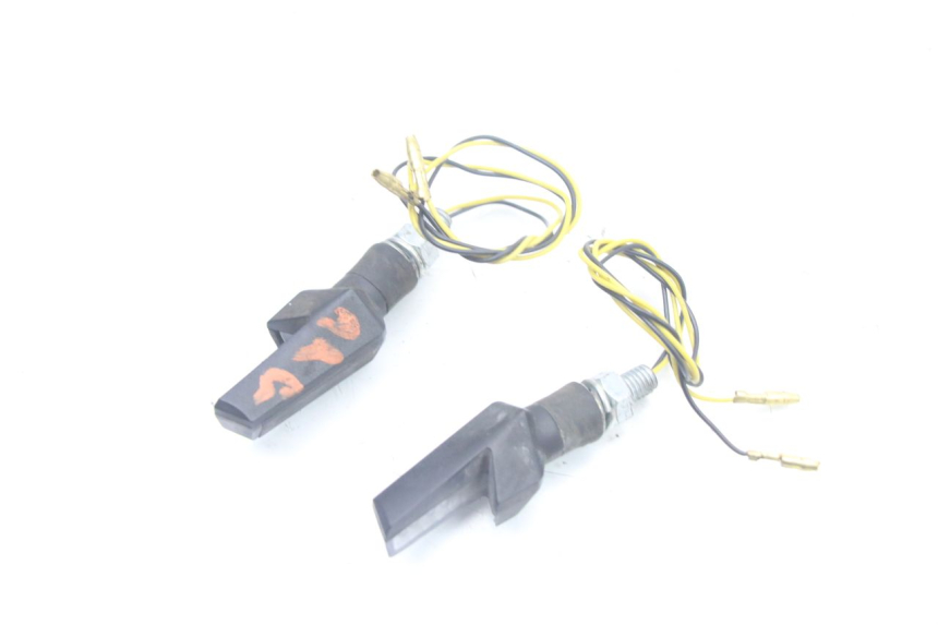 photo de REAR TURN SIGNAL YAMAHA FZS FAZER 600 (2001 - 2003) - Zoom on usage condition