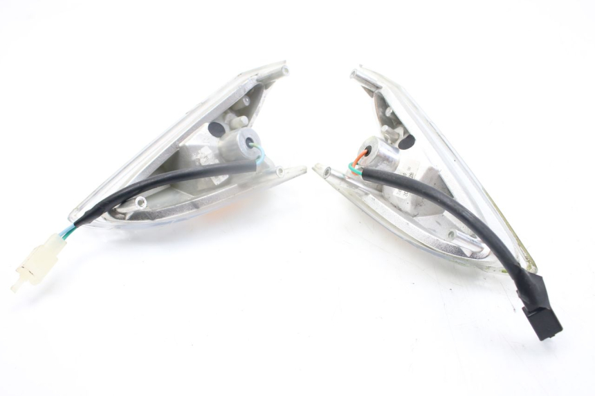 photo de FRONT TURN SIGNAL KYMCO AGILITY DELIVERY 4T 50 (2018 - 2023) - Surface and material condition