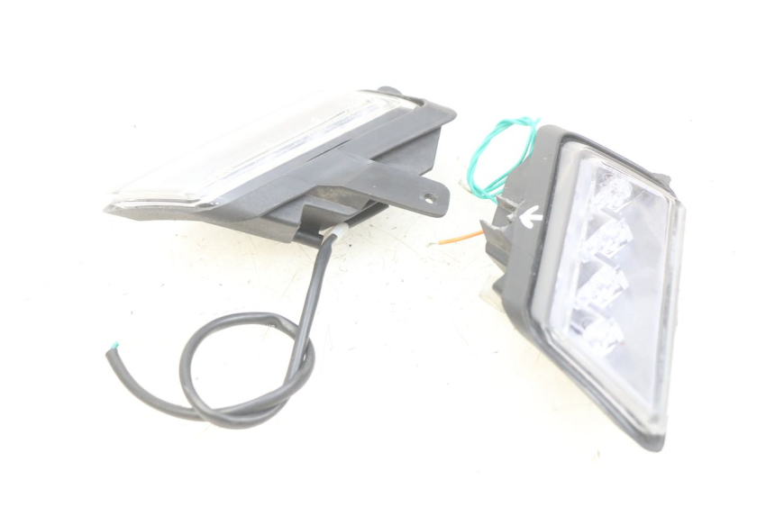 photo de FRONT TURN SIGNAL ORCAL CAVARO 4T 50 (2019 - 2023) - Fixing points details