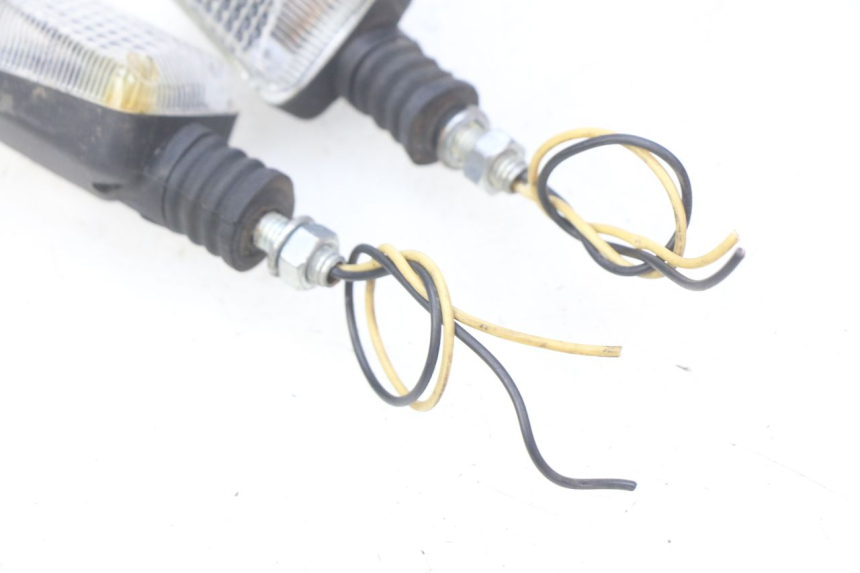 photo de FRONT TURN SIGNAL HONDA CB 500 (1997 - 2003) - Alternative perspective