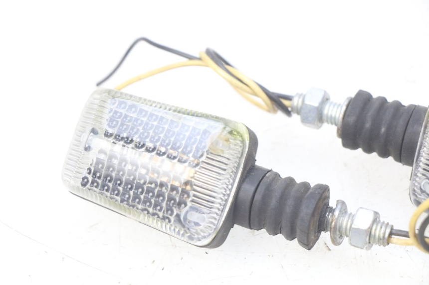 photo de FRONT TURN SIGNAL HONDA CB 500 (1997 - 2003) - Product overview