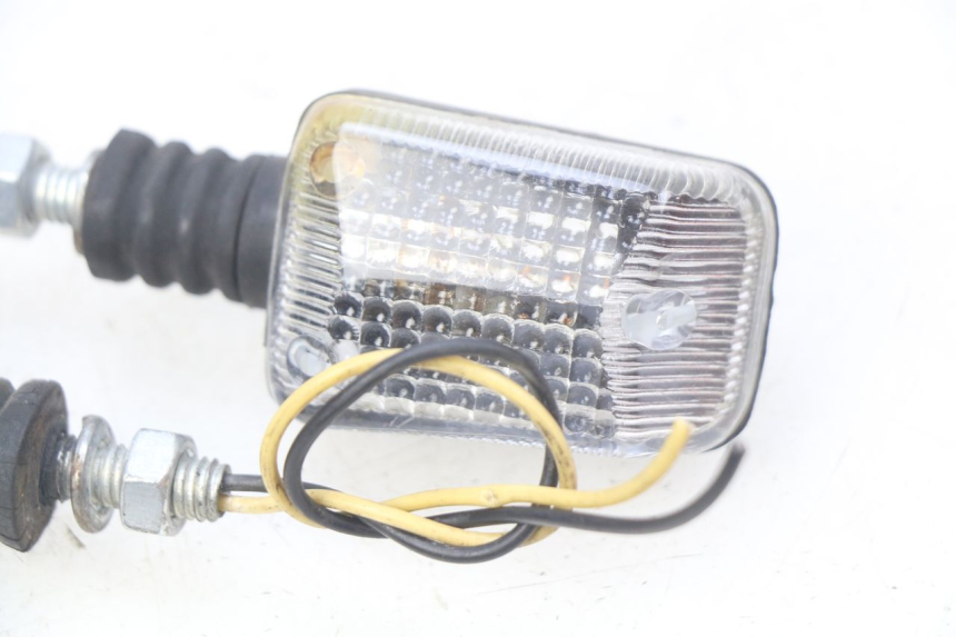 photo de FRONT TURN SIGNAL HONDA CB 500 (1997 - 2003) - Fixing points details