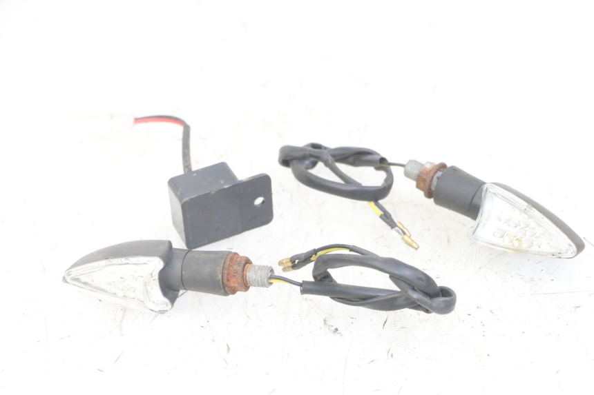 photo de FRONT TURN SIGNAL HONDA CBF 500 (2004 - 2007) - Main view