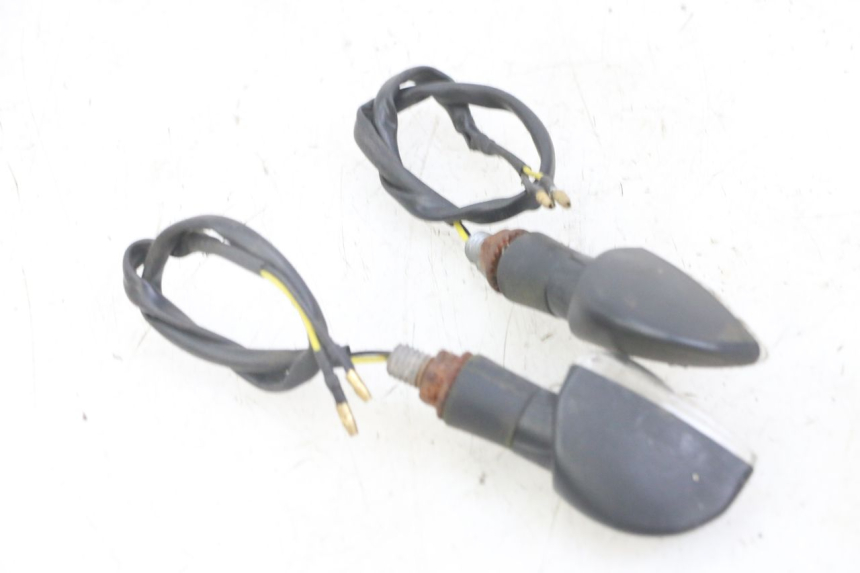 photo de FRONT TURN SIGNAL HONDA CBF 500 (2004 - 2007) - Fixing points details