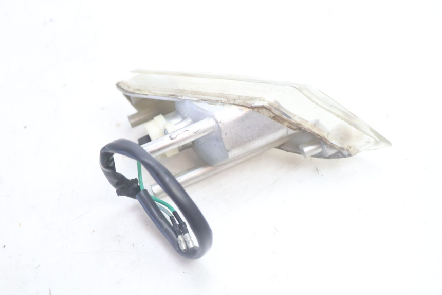 photo de RIGHT FRONT TURN SIGNAL KYMCO AGILITY 4T 50 (2005 - 2018) - Alternative perspective