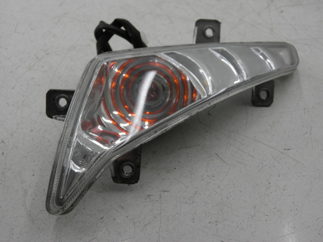 photo de FRONT RIGHT TURN SIGNAL BENZHOU YY50QT31 VINTAGE 50 (2009 - 2012) - Zoom on usage condition