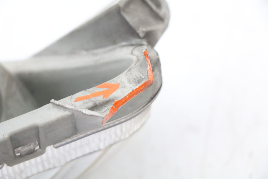 photo de RIGHT FRONT TURN SIGNAL SUZUKI BURGMAN 125 (2007 - 2014) - Fixing points details