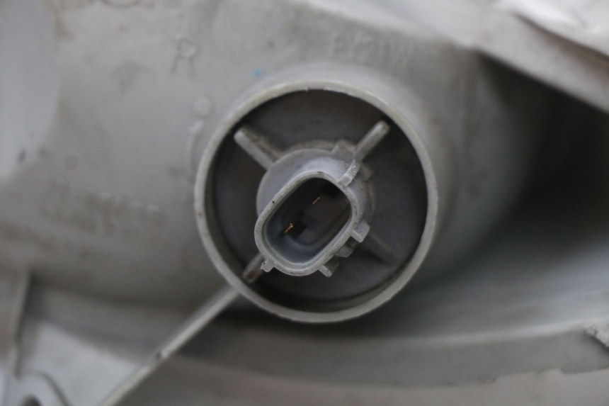 photo de RIGHT FRONT TURN SIGNAL SUZUKI BURGMAN 125 (2007 - 2014) - Surface and material condition