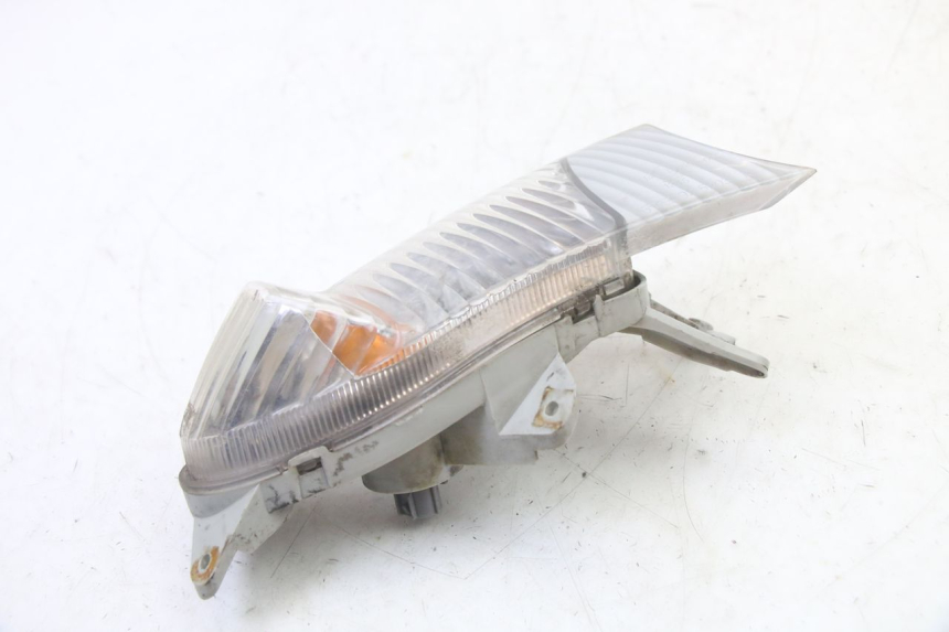 photo de RIGHT FRONT TURN SIGNAL SUZUKI BURGMAN 125 (2007 - 2014) - Zoom on usage condition