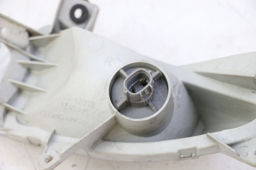 photo de RIGHT FRONT TURN SIGNAL SUZUKI BURGMAN 125 (2007 - 2014) - Technical close-up