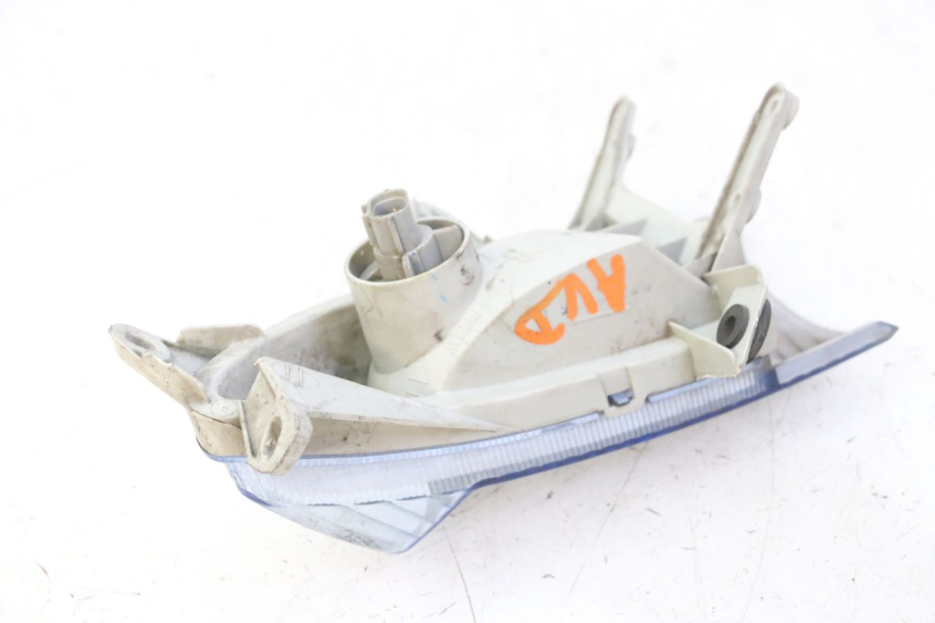 photo de RIGHT FRONT TURN SIGNAL SUZUKI BURGMAN 125 (2007 - 2014) - Zoom on usage condition