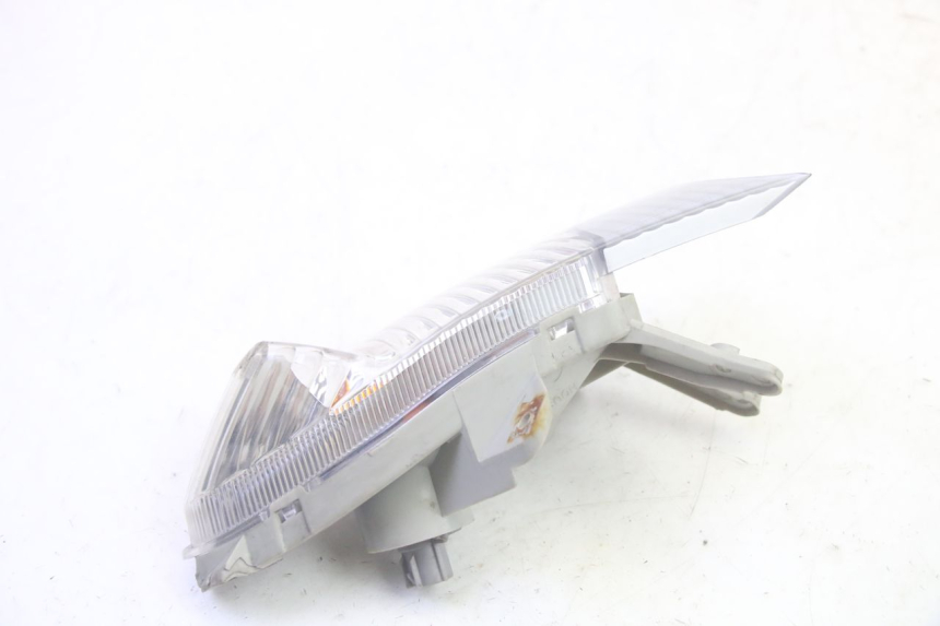photo de RIGHT FRONT TURN SIGNAL SUZUKI BURGMAN 125 (2007 - 2014) - Zoom on usage condition