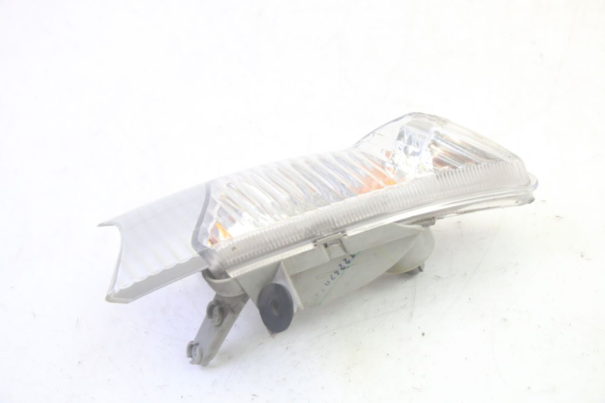 photo de RIGHT FRONT TURN SIGNAL SUZUKI BURGMAN 125 (2007 - 2014) - Alternative perspective
