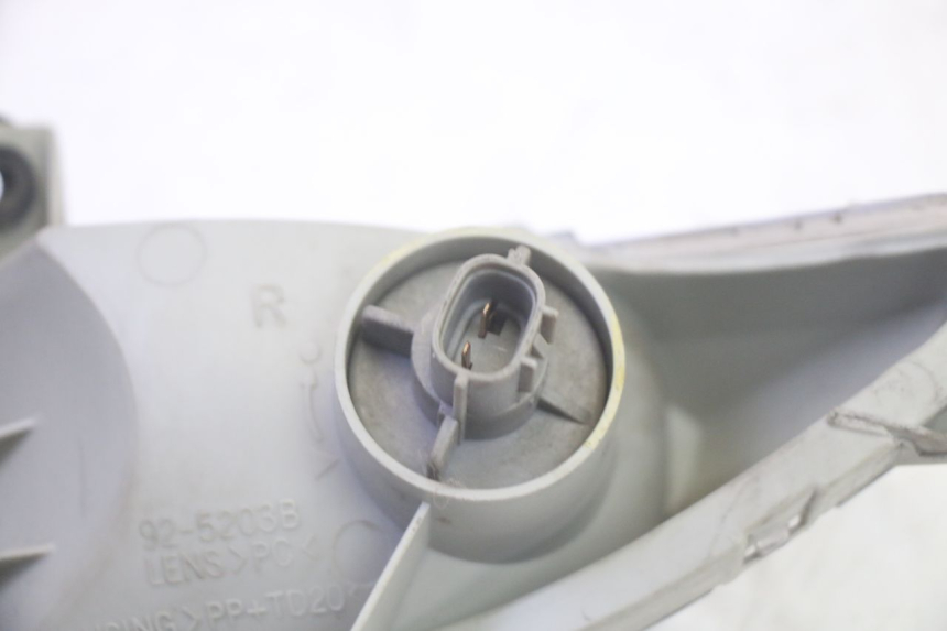 photo de RIGHT FRONT TURN SIGNAL SUZUKI BURGMAN 125 (2007 - 2014) - Fixing points details