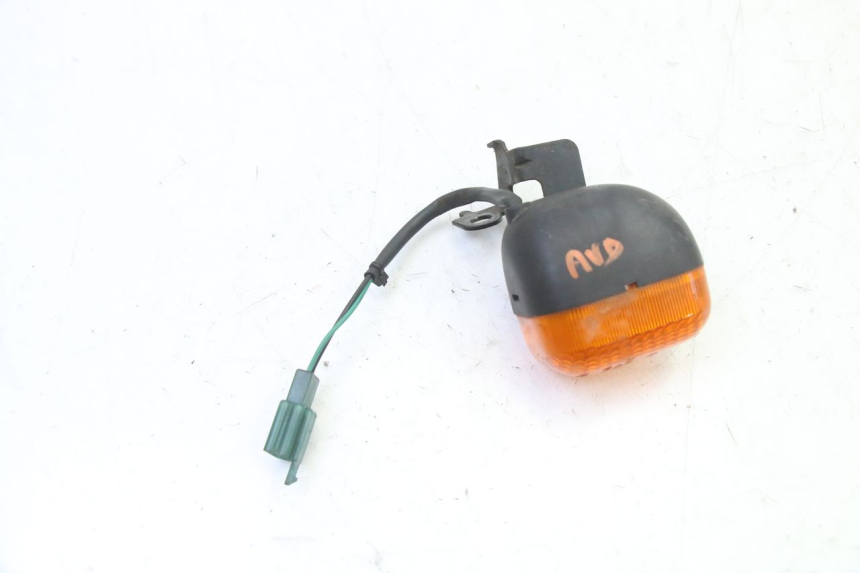 photo de FRONT RIGHT TURN SIGNAL YAMAHA BW'S 100 (1999 - 2002) - Technical close-up